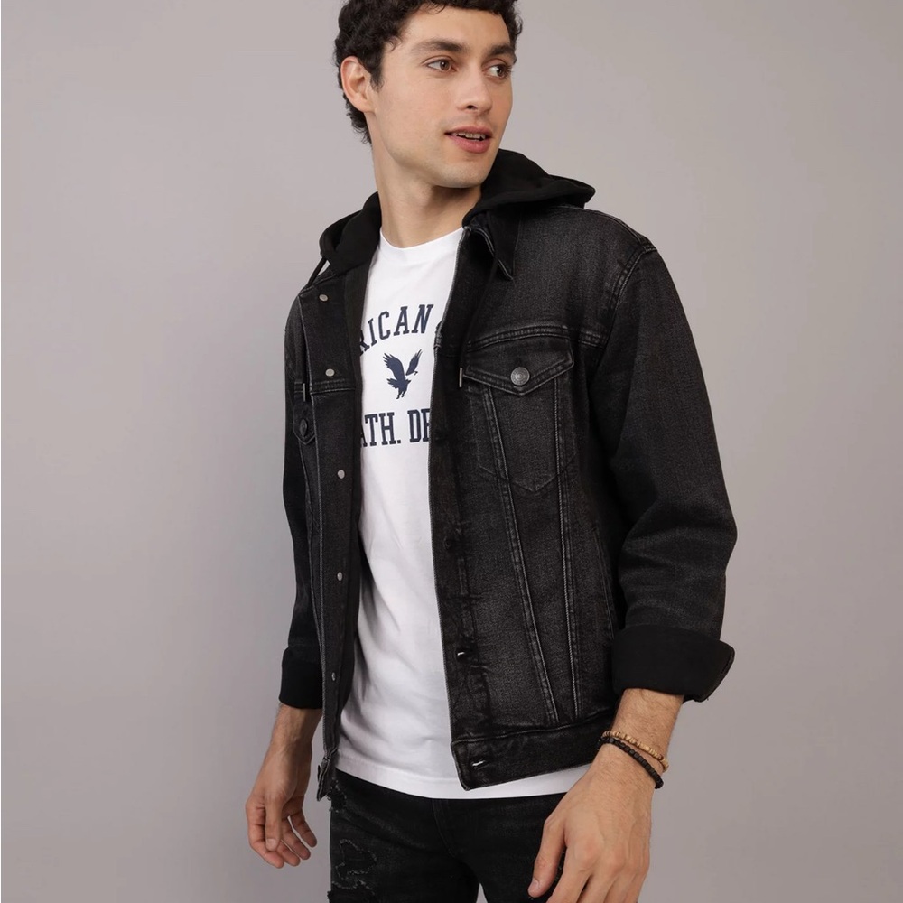 AMERICAN EAGLE AIRPLEX + HOODED DENIM TRUCKER JACKET size M